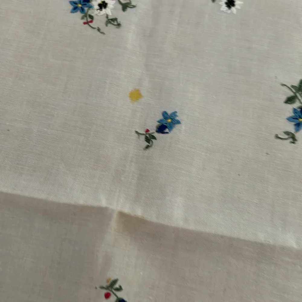 Beautifully embroidered tablecloth made in Switzerland with 4 napkins